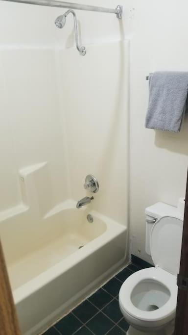 Hotel 2 Queen Beds Hotel Room 222 Wi-Fi Hot Tub Booking Stillwater Zewnętrze zdjęcie